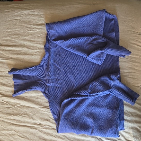 Two piece crop top sweather and skirt - Picture 3 of 4